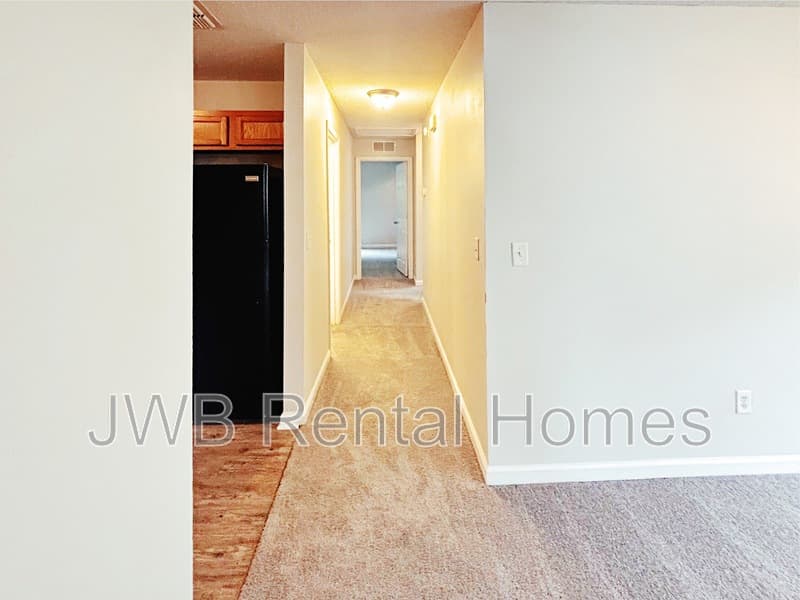 Jacksonville House: 8424 India Ave