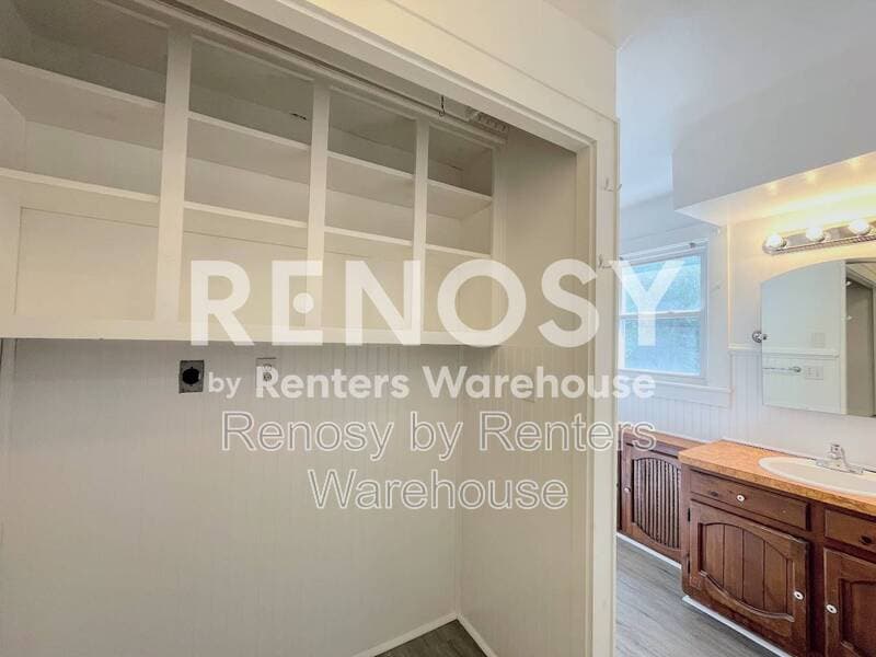 Norfolk House: 1084 Norview Avenue