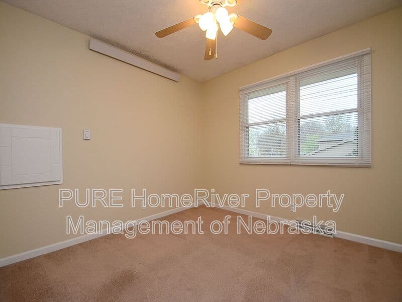 Omaha House: 2121 S 163rd Circle