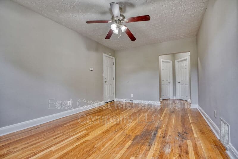 Baltimore Condo: 5906 The Alameda
