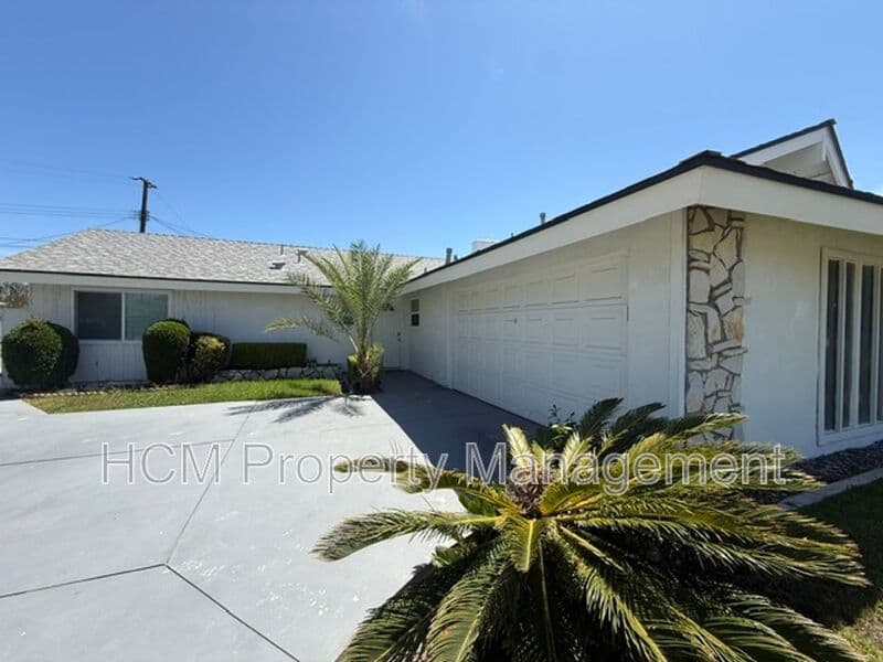 Huntington Beach House: 16402 Birdie Ln