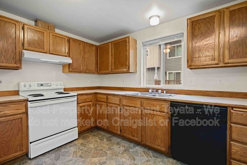 Snohomish Townhome: 2421 Bickford Ave