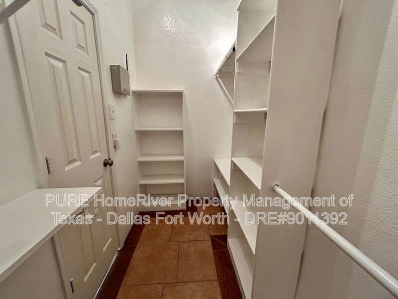 Fort Worth House: 321 Fossil Bridge Drive