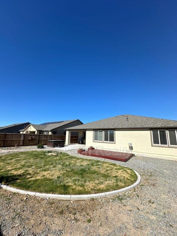 Sparks House: 816 Thacker Pass Dr