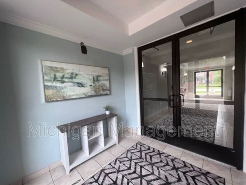 Birmingham Condo: 2727 E Maple Rd