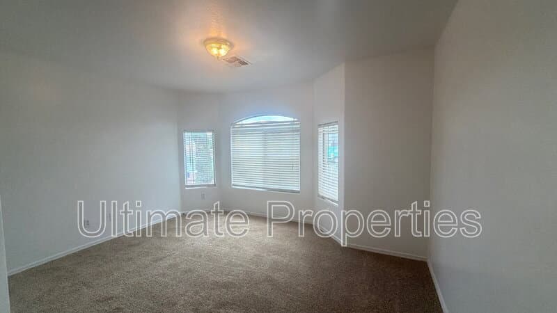 Glendale House: 7145 W Maryland Ave