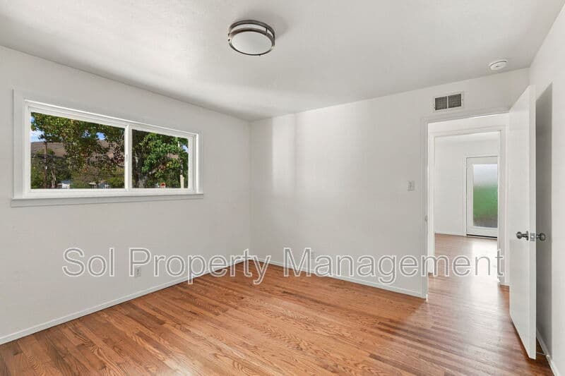 San Rafael House: 600 Tarragon Drive