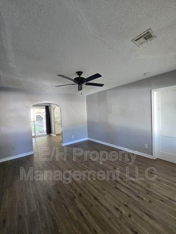 Wichita House: 915 Harding Street