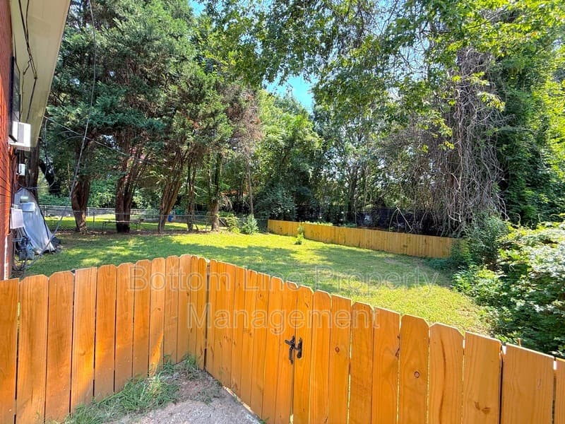 Charlotte Condo: 1945 Woodcrest Ave