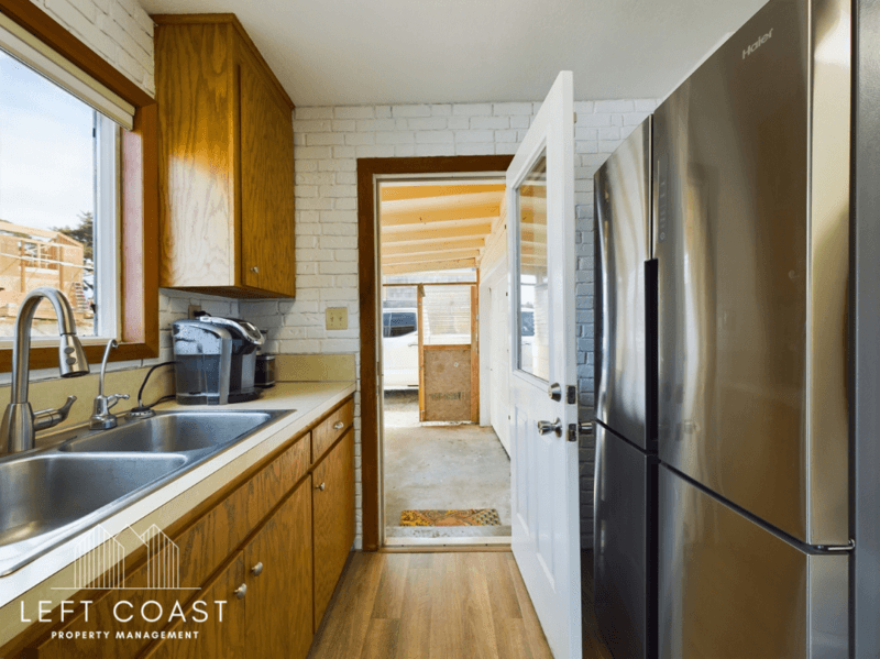 Lincoln City House: 1033 Northwest Inlet Avenue