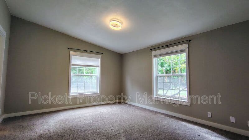 Port Orchard House: 11438 SE Regatta View Ln