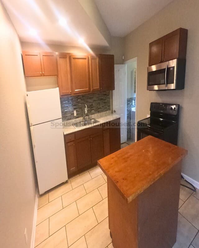 Indianapolis Condo: 2724 Dr Andrew J Brown Ave