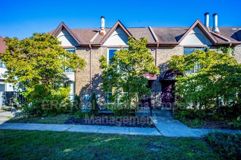 Cincinnati House: 2436 Grandview Ave.