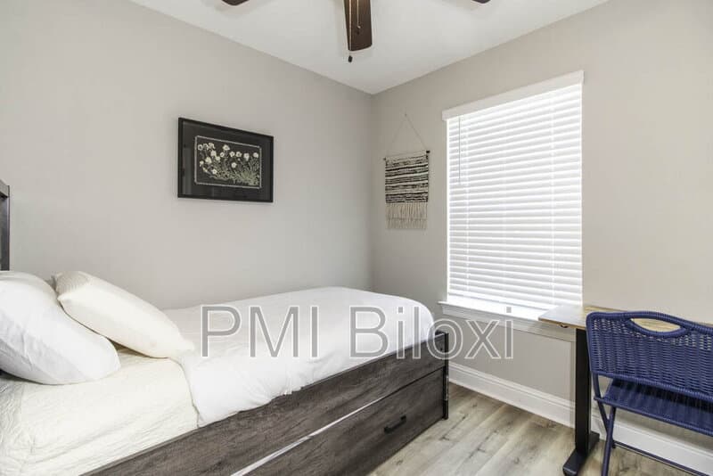 Biloxi House: 143 Coral Breeze Dr
