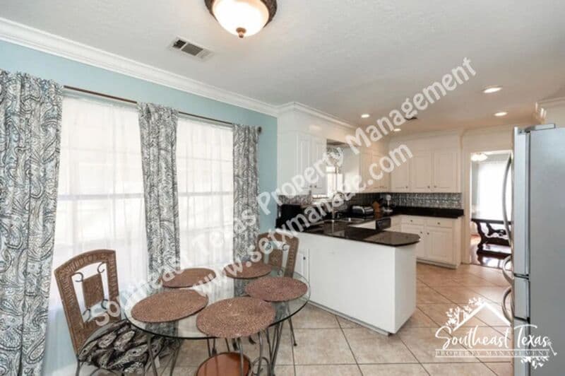Beaumont House: 6030 Zenith Lane