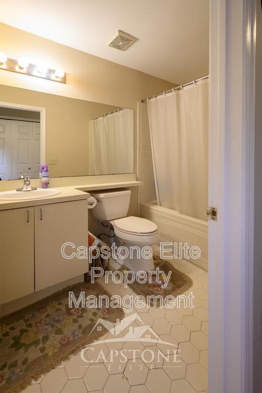 Newark Condo: 38 Marrow St - Standard Hallway