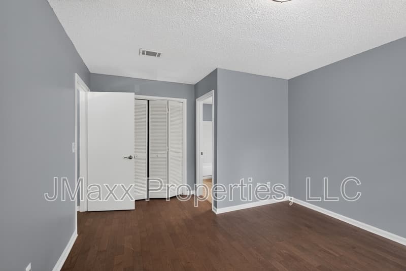Norcross House: 1024 Wiltshire Way Northwest