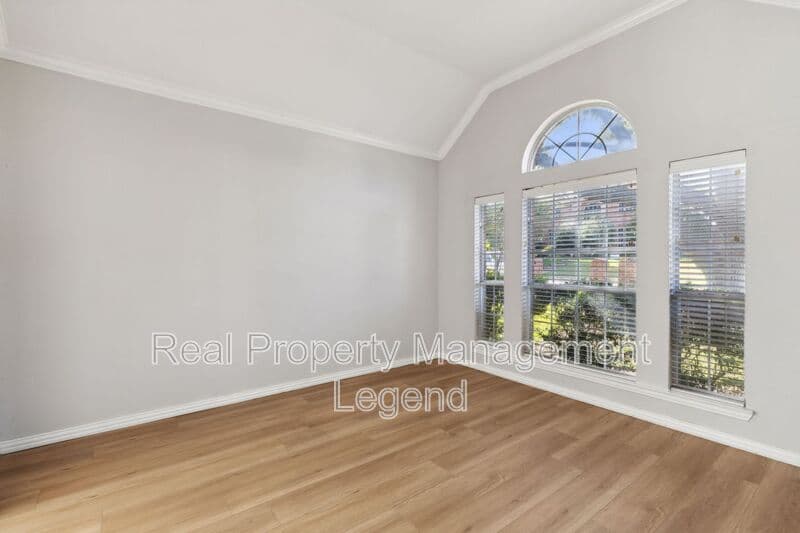 Plano House: 8012 Greenwood Dr