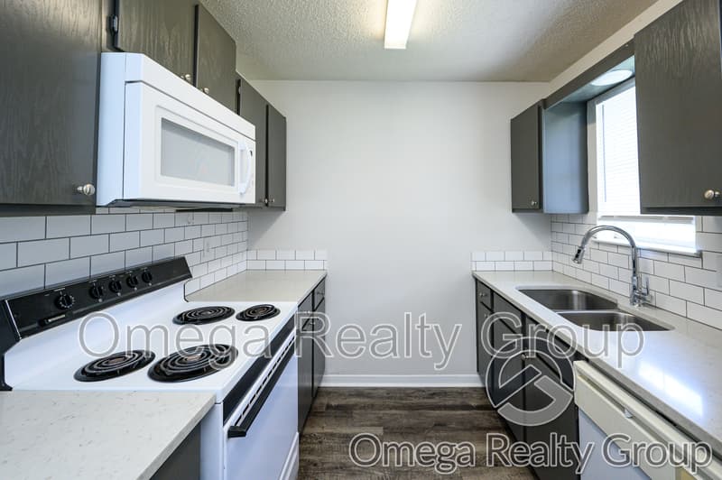 Columbiana Condo: 100 Egg And Butter Rd