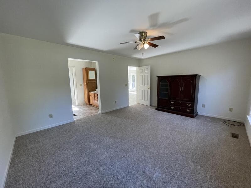 King George House: 10197 Madison Dr