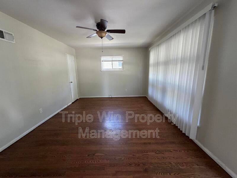 HAZELWOOD House: 6917 BERKRIDGE CT