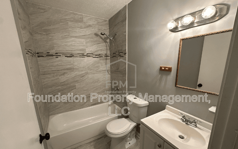 Memphis House: 687 Creekstone Circle