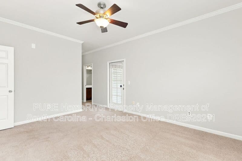 Summerville House: 207 Summer View Rd