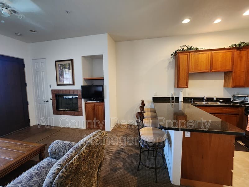 La Quinta Condo: 50650 Santa Rosa Plaza