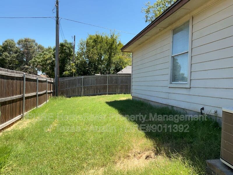 Round Rock Condo: 1001-A Christopher Ave