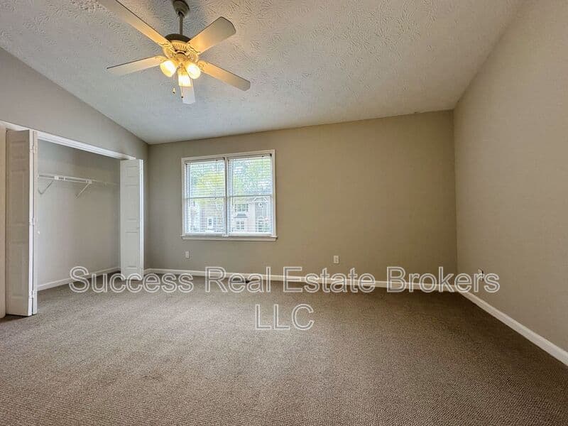 Kennesaw House: 1016 Kennesborough Rd NW