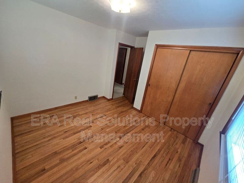 New Vienna House: 11230 Gist Settlement Rd