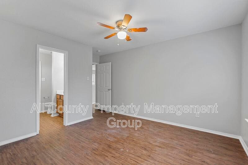 Fort Worth House: 813 Jockey Club Lane