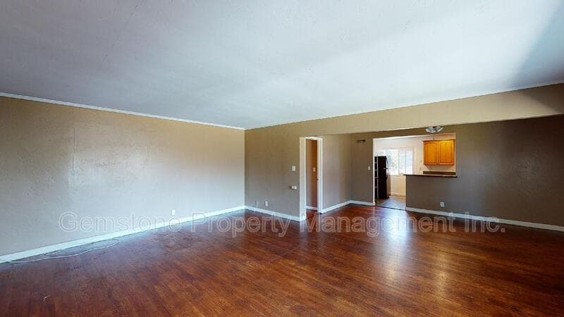 San Diego House: 5744 Mary Lane Dr