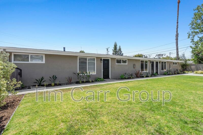 Costa Mesa Condo: 241 E 18th Street