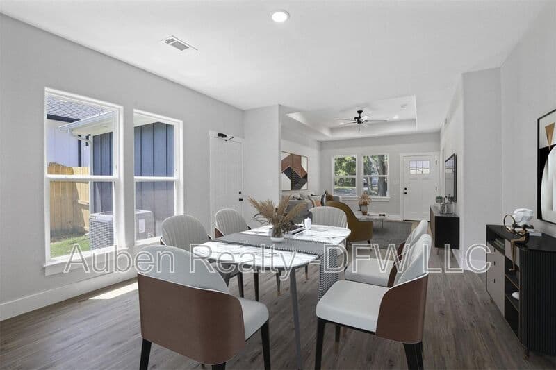 Denison House: 516 E Heron Street