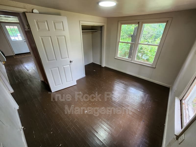 Asher House: 102 W 7th (Asher)