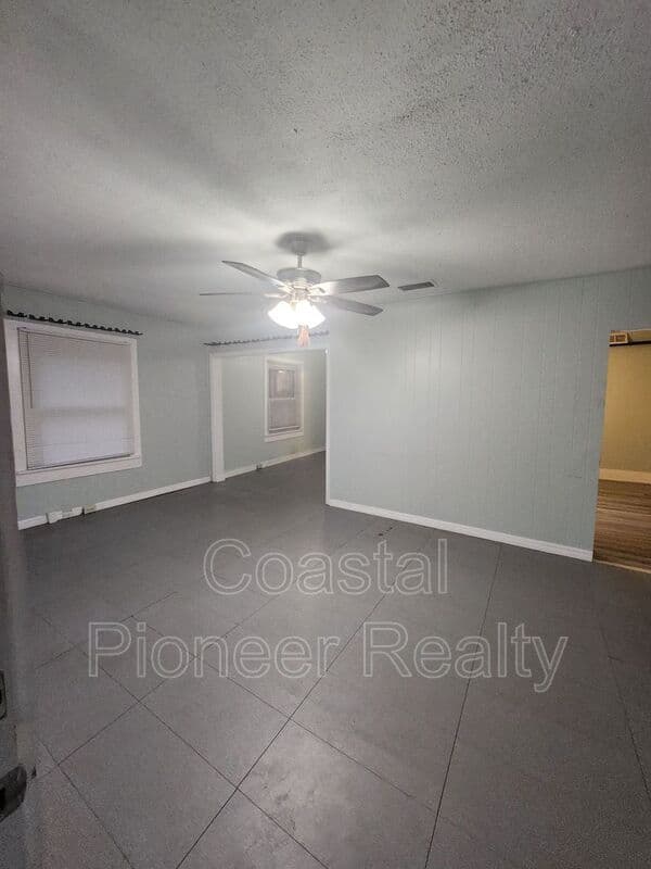 St Petersburg House: 701 Newton Ave S