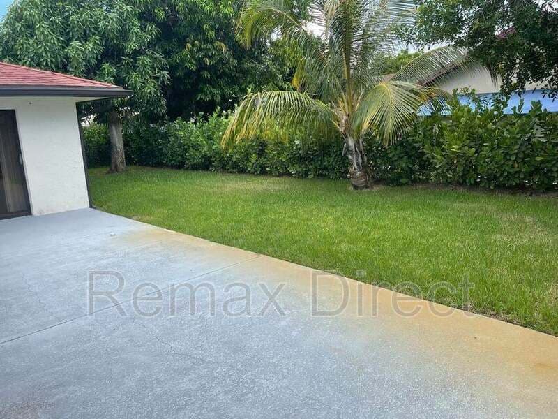 RIVIERA BEACH House: 111 Champions Run