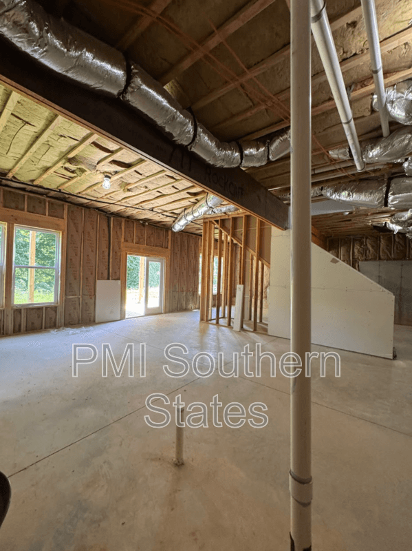Greenville House: 711 Rockcliff St