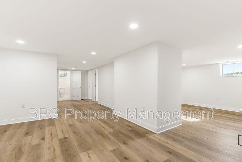 Woodstock Condo: 204 N Muhlenberg St