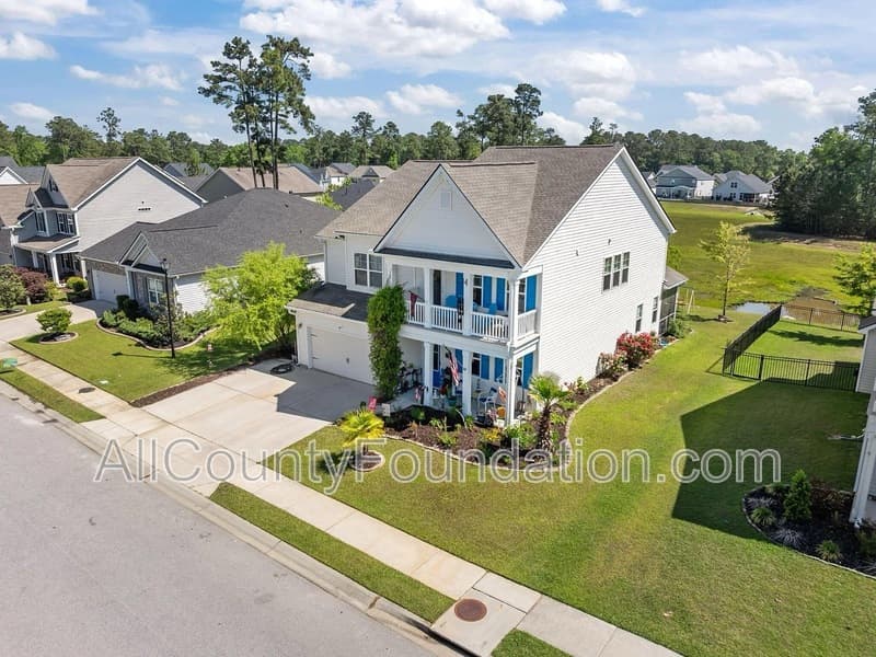 Summerville House: 2512 Hummingbird Lane