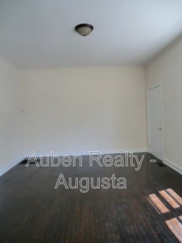 Augusta House: 1914 1/2 Kratha Drive