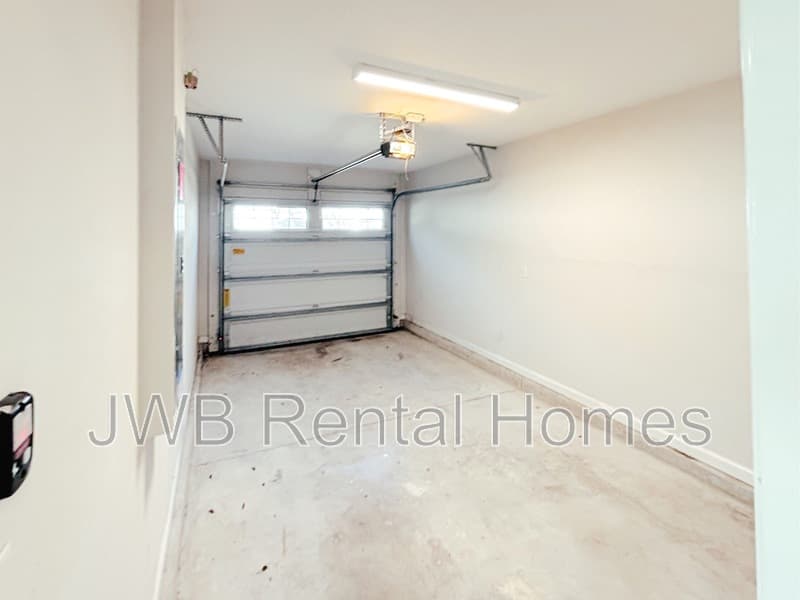Jacksonville House: 8604 Dandy Ave