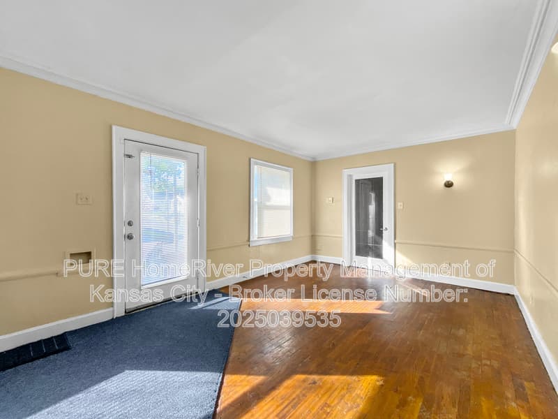 Kansas City House: 447 N Topping Ave
