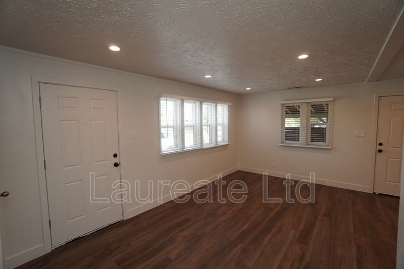 Sheridan House: 4088 S Clay St