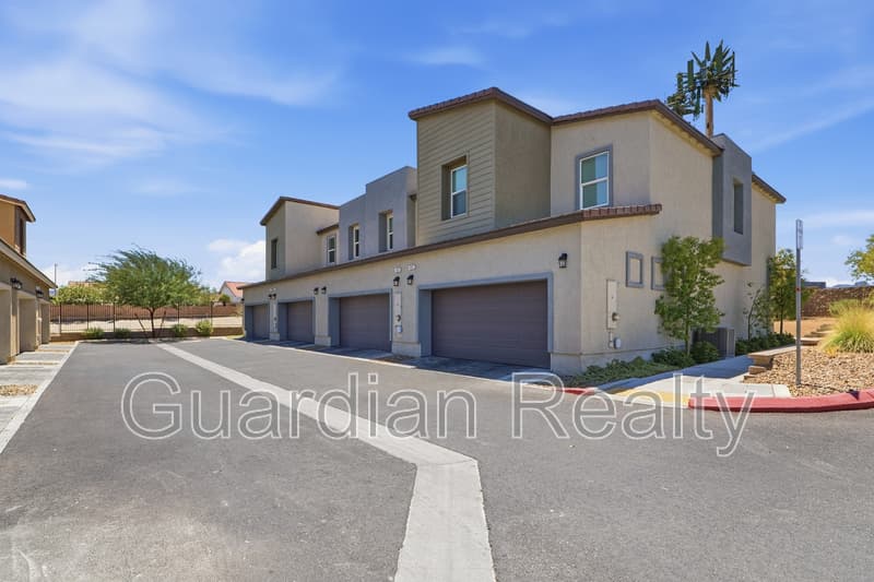 Henderson Townhome: 503 Blue Ridge Cove Ct