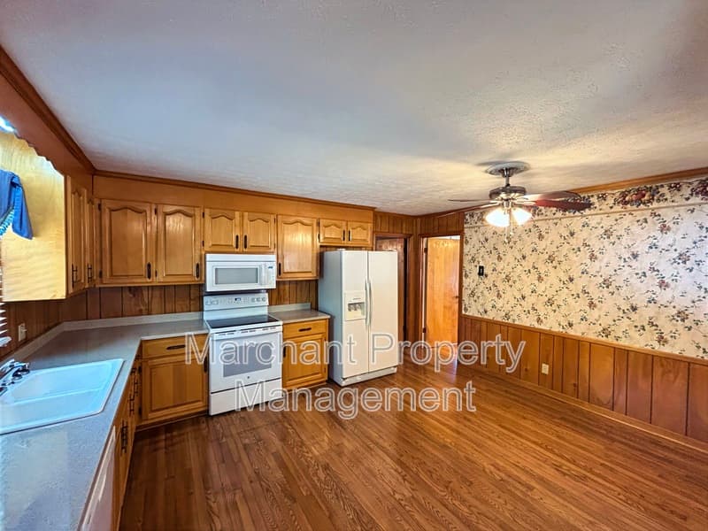 Travelers Rest House: 16 Farmington Trail