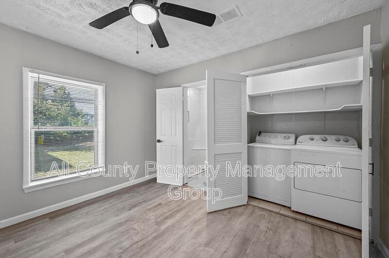 Dallas House: 3677 Rockdale Drive