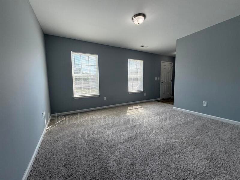 Charlottte House: 9025 Sharpes Cir