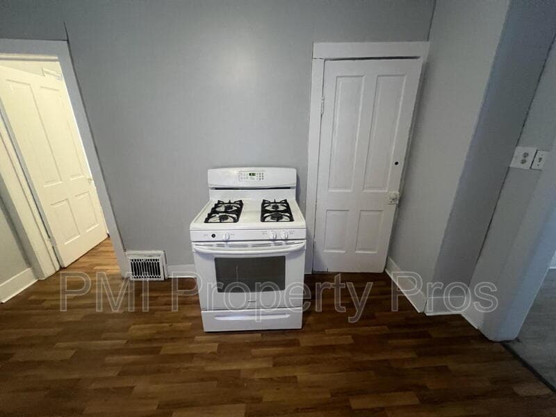Milwaukee Condo: 2439A N Dr William Finlayson